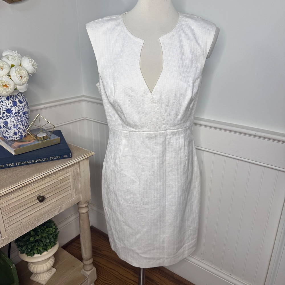 Trina Turk White Textured Sheath Dress Notched V-Neck Sleeveless Size 10